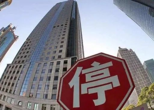 房產(chǎn)很多人還想著高價(jià)出手 中介表示有人買就不錯(cuò)了